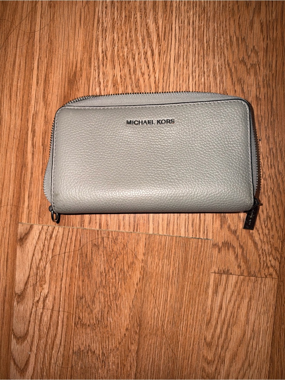 MICHAEL KORS Pebbled Light Gray Zip Wallet